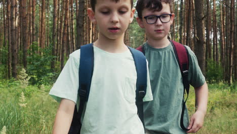 Two-kids-in-the-forest