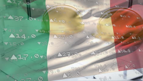 ecuaciones matemáticas sobre la bandera italiana sobre el trabajador del sitio.
