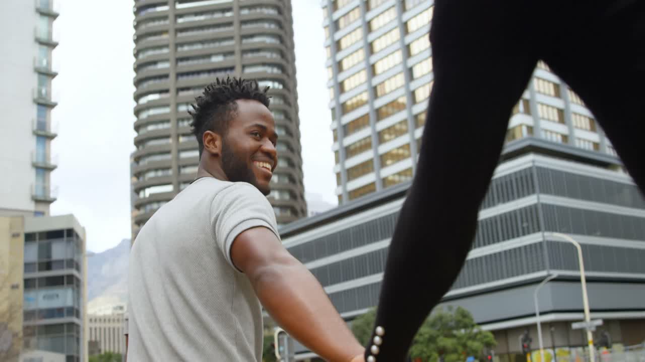 Couple walking in city street 4k