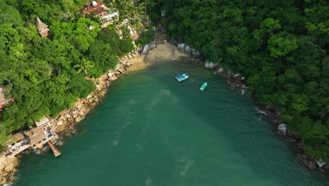 Drone-shot-tilting-in-front-of-the-Colomitos-Beach,-in-Puerto-Vallarta,-Mexico