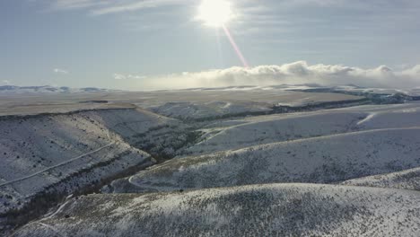 Amplio-Zumbido-De-Llanuras-Nevadas-Y-Cañones