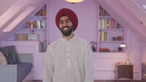 hombre indio sikh riéndose de alguien