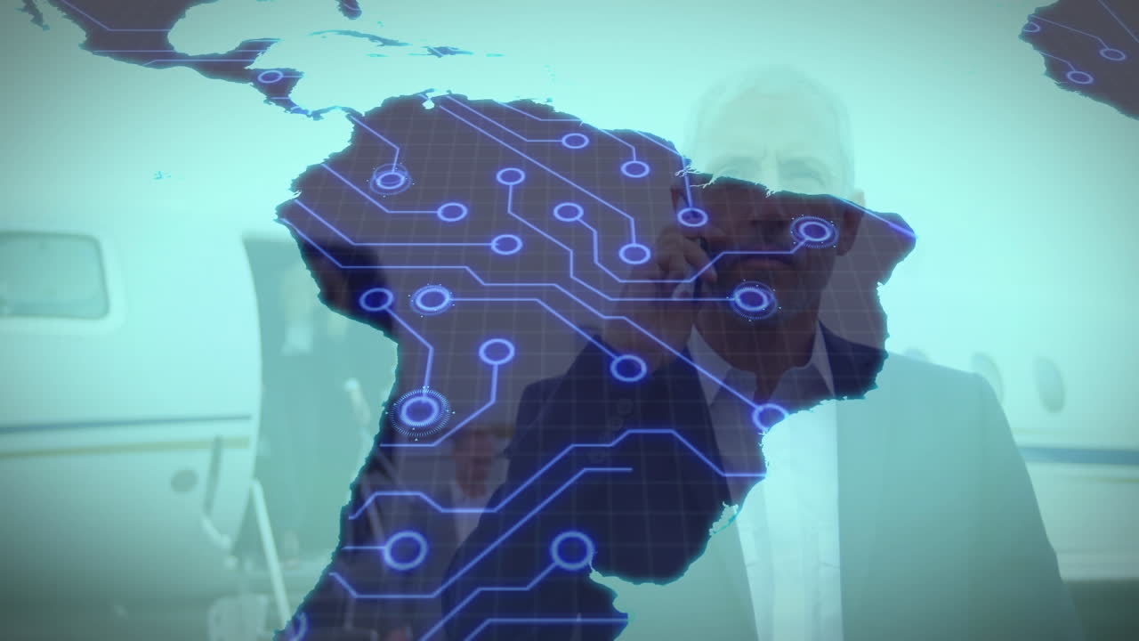 Animación de mapa mundial y procesamiento de datos sobre empresarios caucásicos