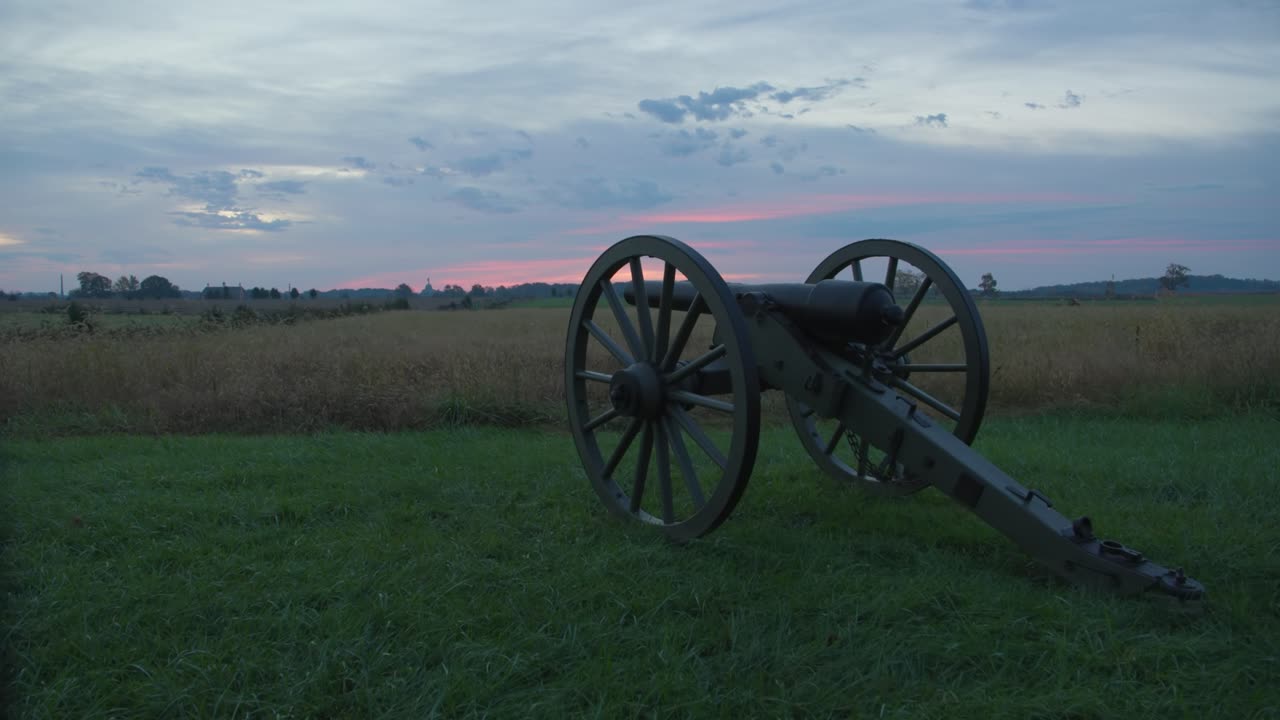 cañón de la guerra civil americana en el parque militar nacional de gettysburg