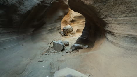 Barranco-De-Las-Vacas:-Wandern-In-Der-Nähe-Der-Wände-Der-Wunderschönen-Und-Farbenfrohen-Schlucht-Auf-Der-Insel-Gran-Canaria