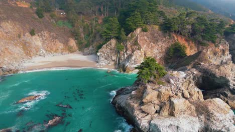 Scenic-McWay-Falls-at-Big-Sur,-California