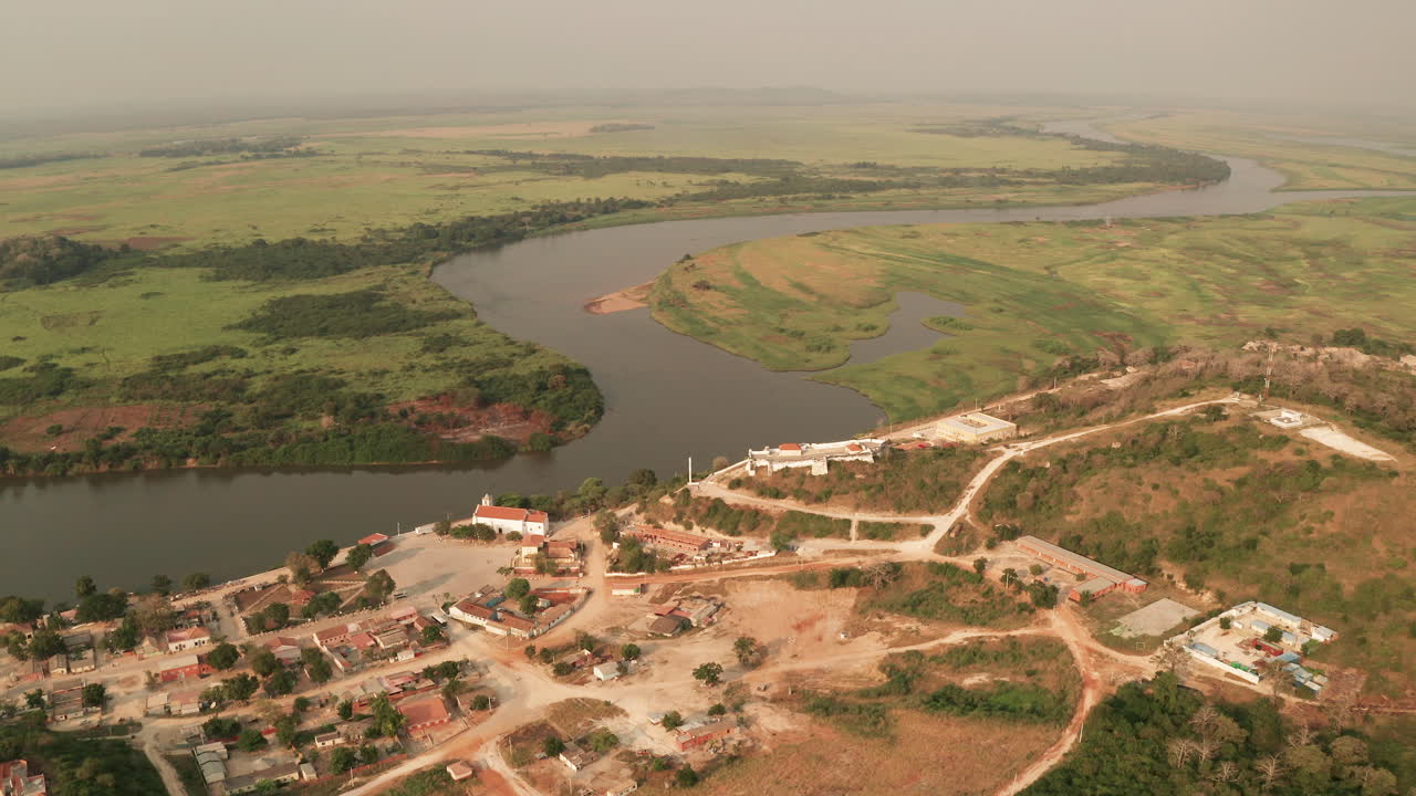 frente itinerante, muxima, local de culto religioso, angola, áfrica, rio kwanza ao fundo 1