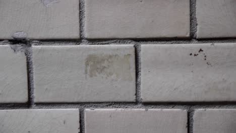 una pared blanca hecha de azulejos en el hackische höfe en berlín