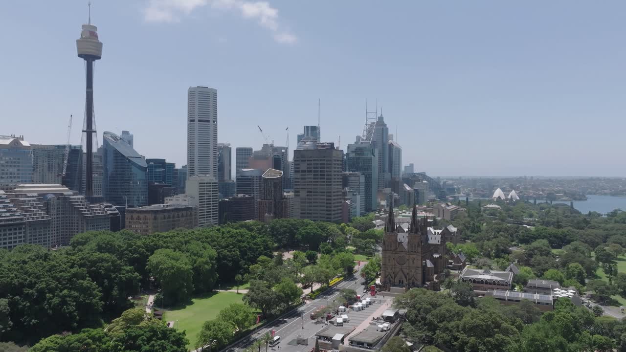 오스트레일리아 하이드 파크 (hyde park) 의 드론 풍경: 시드니 타워 아이 (sydney tower eye)