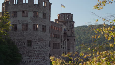 Heidelberger-Schloss-Mit-Herbstbäumen