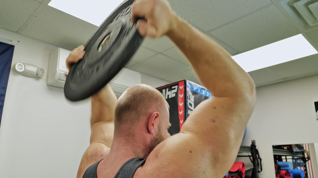 Strength man trainer bodybuilding achievement goals