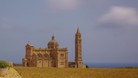 Zeitrafferaufnahme-Der-Basilika-Des-Nationalheiligtums-Der-Jungfrau-Maria-Auf-Der-Insel-Gozo