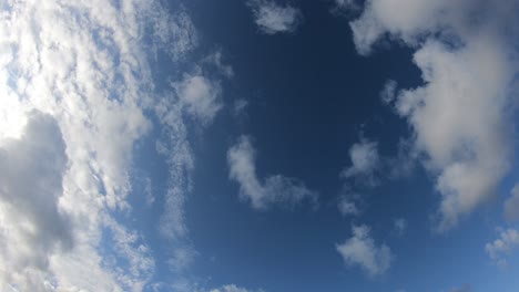 movimiento de nubes blancas, lapso de tiempo