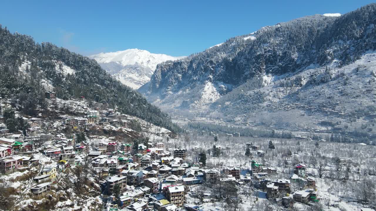 manali cubierta de nieve en himachal pradesh