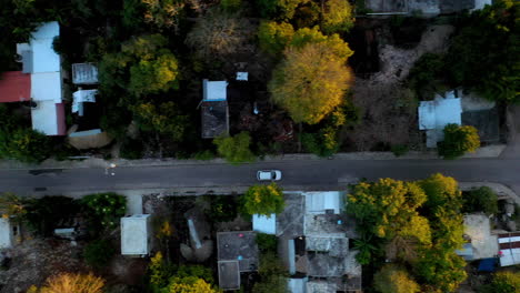 Disparo-De-Drone-En-ángulo-Descendente-De-Las-Calles-De-La-Ciudad-De-Mérida-México