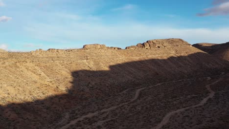 Drohnenflug-Zum-Bergrücken-In-Vegas