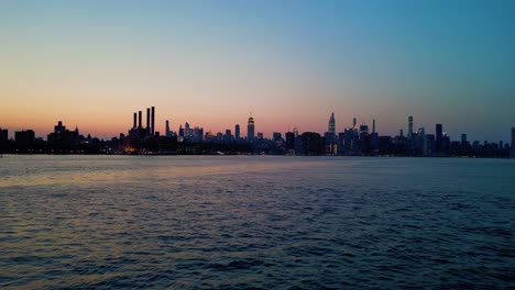 NYC-Golden-Hour-East-River-Uplift-Panorama,-Manhattanhenge
