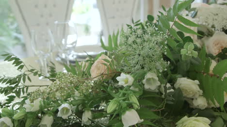 Tischdekoration-Bei-Einer-Hochzeit