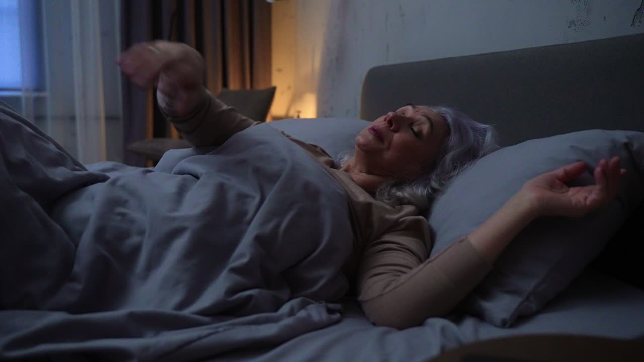 mujer tratando de dormir