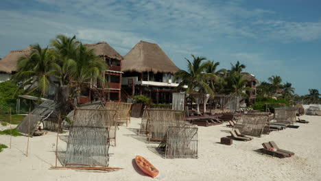 El-Lugar-De-Vacaciones-Perfecto-En-Tulum-Es-En-La-Playa-Viviendo-Justo-Al-Lado-Del-Océano-Y-La-Jungla-Para-La-Mejor-Escapada