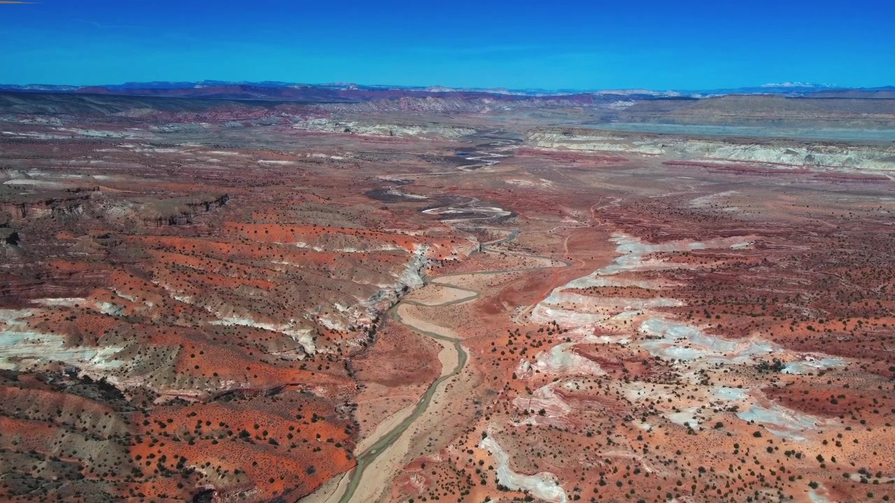 Vista panoramica del Canyon del fiume Paria nello Utah, Kanab, Stati Uniti. Ripresa aerea grandangolare