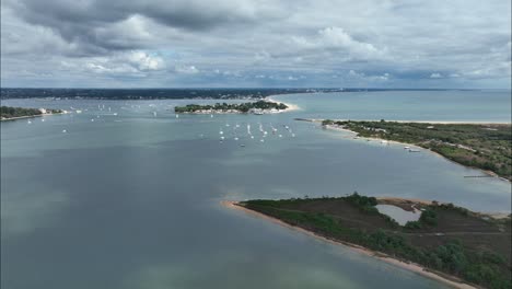 Aerial-View-of-Sandbanks-and-entrance-to-Poole-harbour,-Dorset,-England