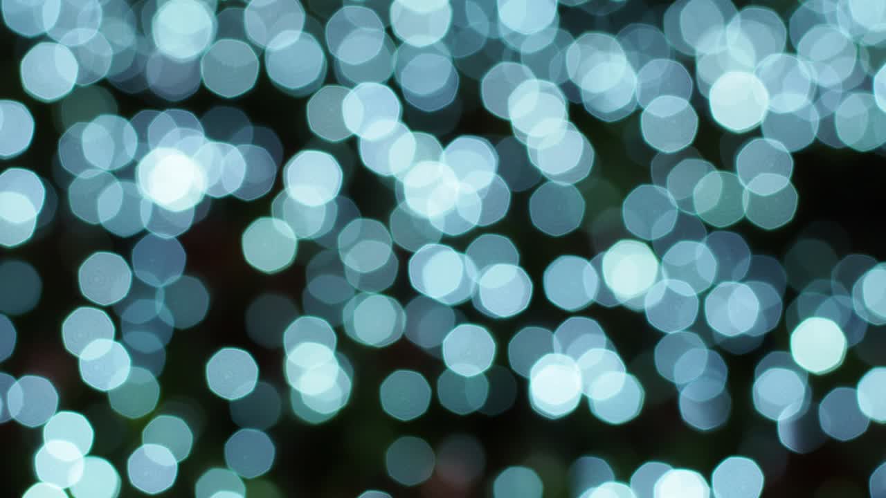 enfoque borroso de la luz en fondo negro de la lámpara en la noche en navidad antes del año nuevo 2018 tan hermosa fiesta romántica