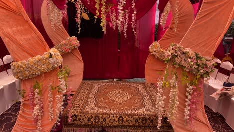 decoración mandap para boda india en la provincia de punjab, india