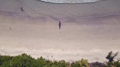 couple-on-beach