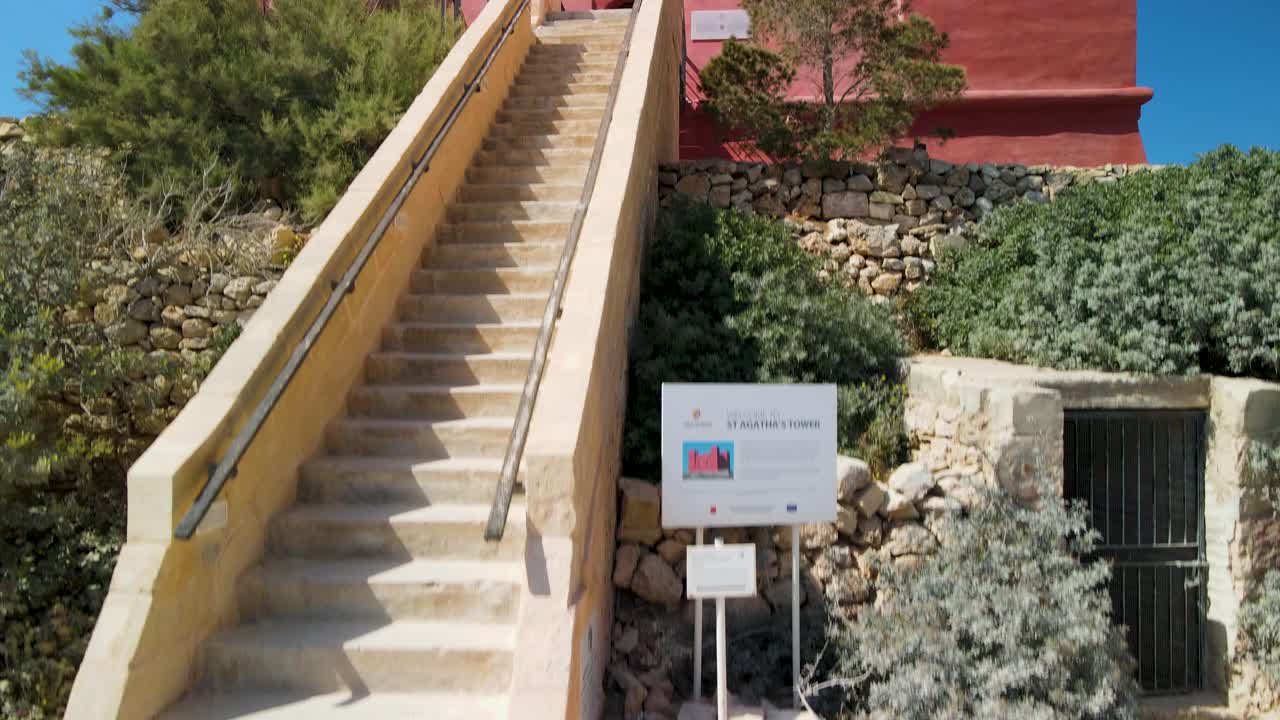 панорамный снимок башни святой агаты на мальте