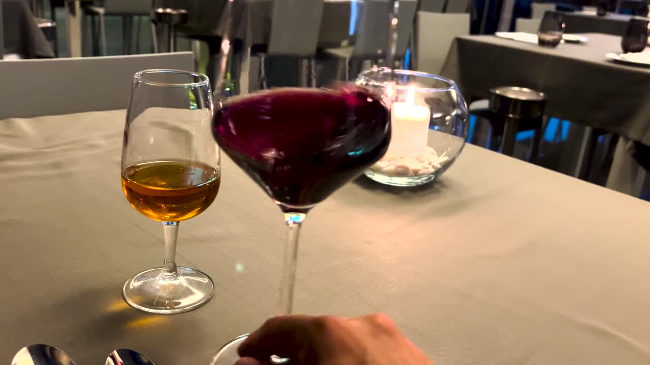 Degustazione di vini rossi in cantina