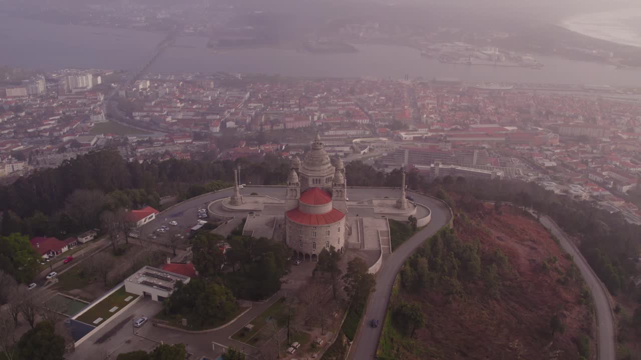 Igreja atmosférica na colina de Viana do Castelo, Portugal, Viana do Castelo
