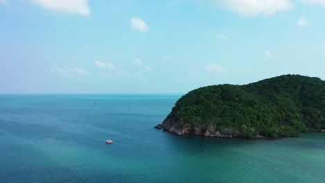 Beautiful-uninhabited-island,-Thailand-sea