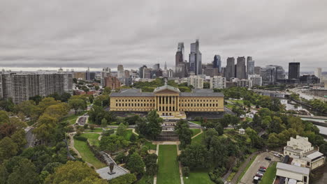 philadelphia pennsylvania aerial v201 flyover fairmount park toward center city along benjamin franklin pkwy captures museum of art and downtown cityscape - shot with mavic 3 pro cine - sept 29th 2023