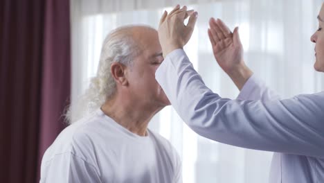 la curación con la bioenergía humana.