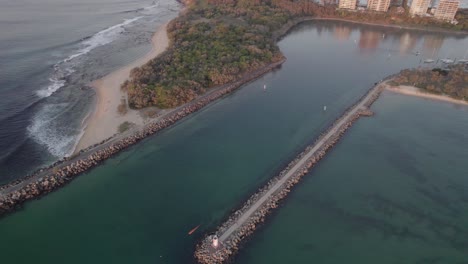 Mooloolaba-And-Point-Cartwright-Rock-Walls-On-The-Mouth-Of-Mooloolah-River-At-Dusk-In-Queensland,-Australia