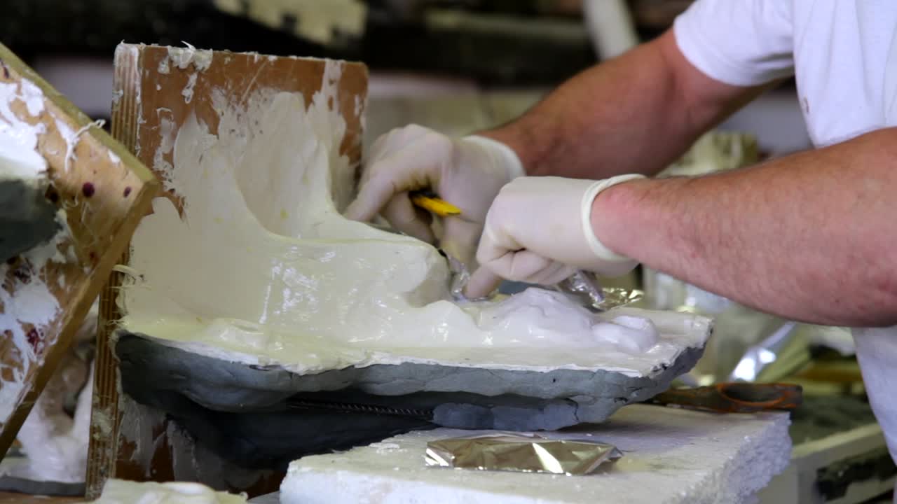 hacer molde de silicona de objeto de arte