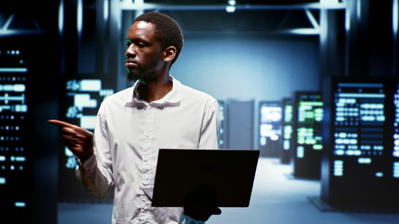 Expert reviews server energy consumption