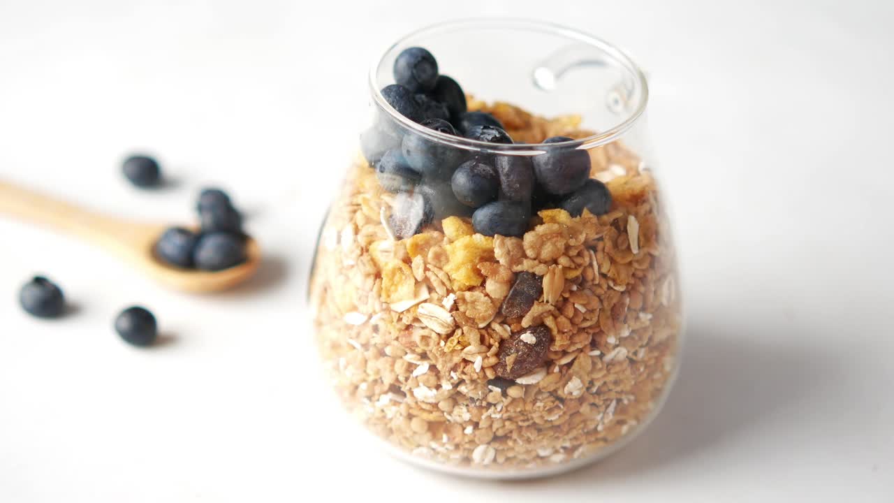granola saludable con arándanos