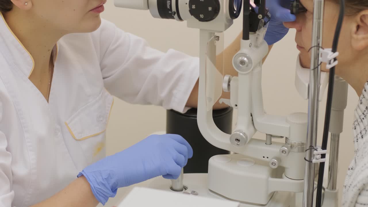 Selective Laser Trabeculoplasty.  General diagnosis of eye diseases. Ophthalmology gonioscopy lens