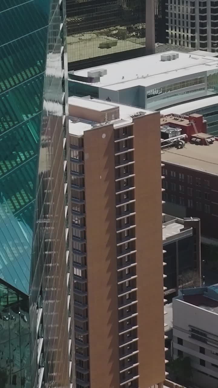 Vista del centro de Dallas, Texas, desde arriba, donde se ven edificios y calles