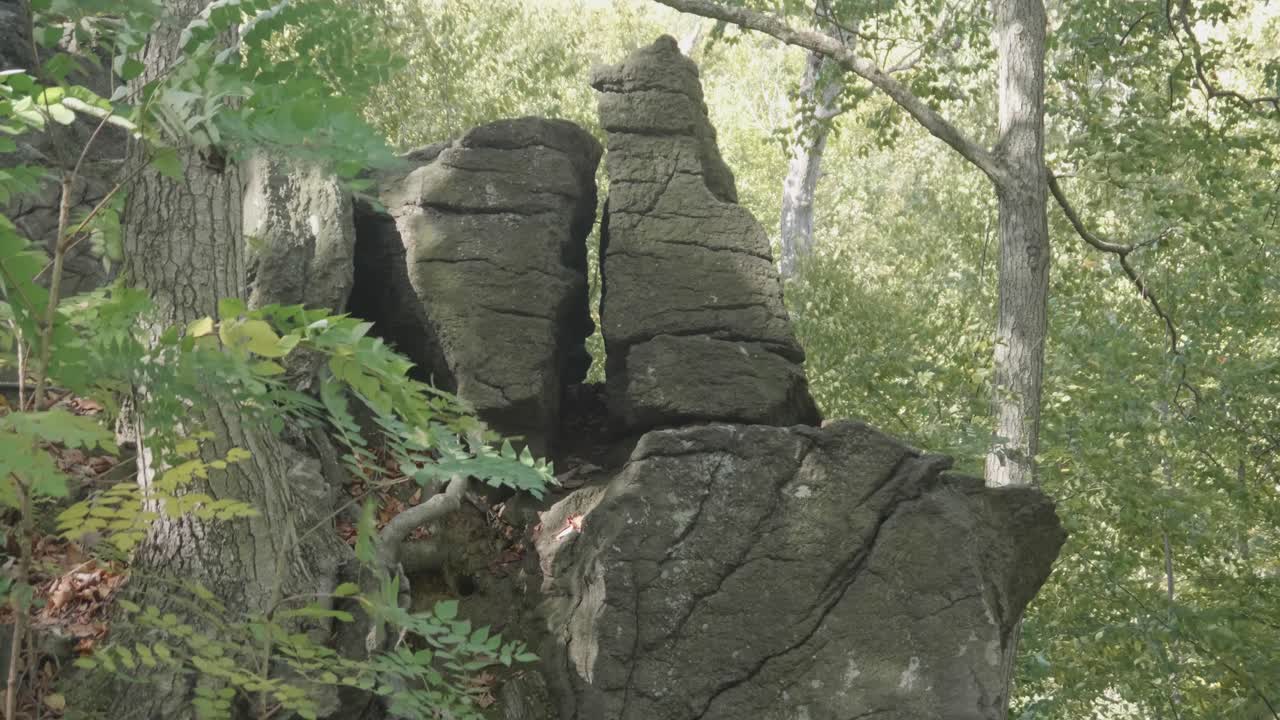 연인의 도약, 위사히콘 크릭의 돌