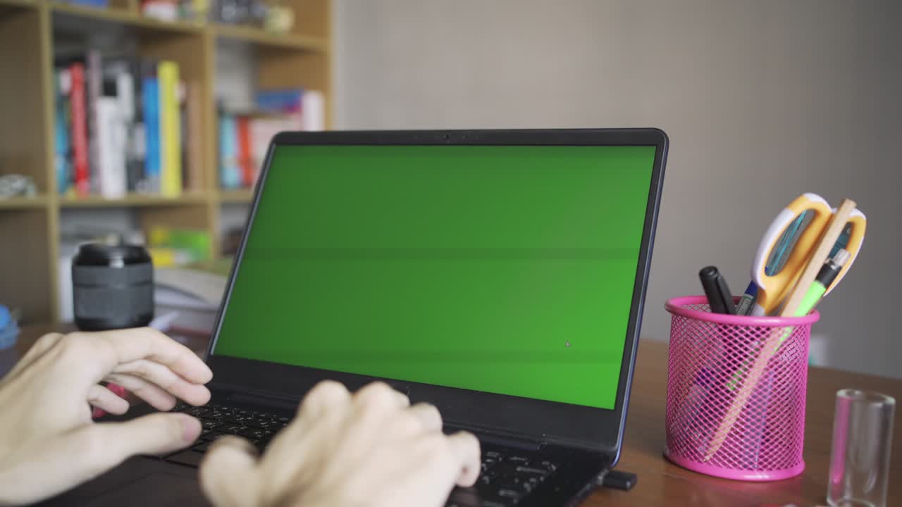 Using laptop computer with chroma green screen