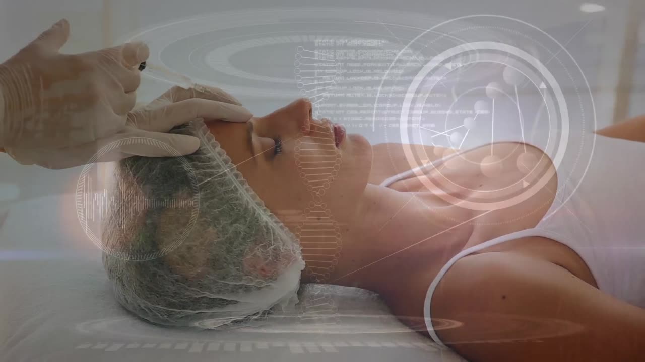 백인 여성이 얼굴에 보 ⁇ 스 치료를 받는 의료 데이터 처리 애니메이션
