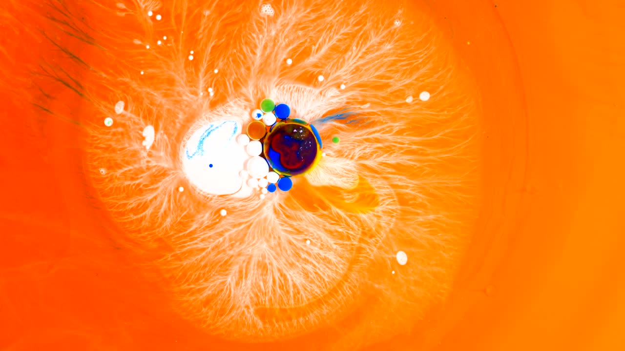 цвета в движении, жидкий эффект, мыльные пузырьки