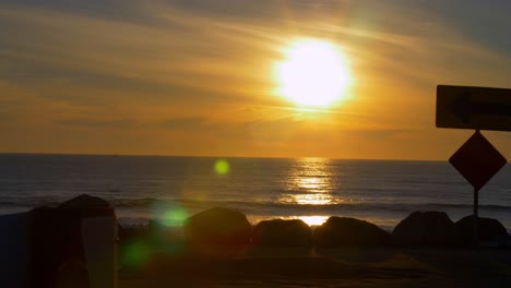 Wunderschöne-Aussicht-Auf-Den-Sonnenuntergang-In-Der-Half-Moon-Bay