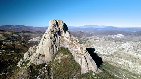 Toma-Trasera-De-Toda-La-Montaña-Bernal