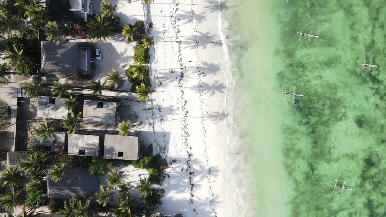 barcos en el océano cerca de la costa de zanzíbar, tanzania