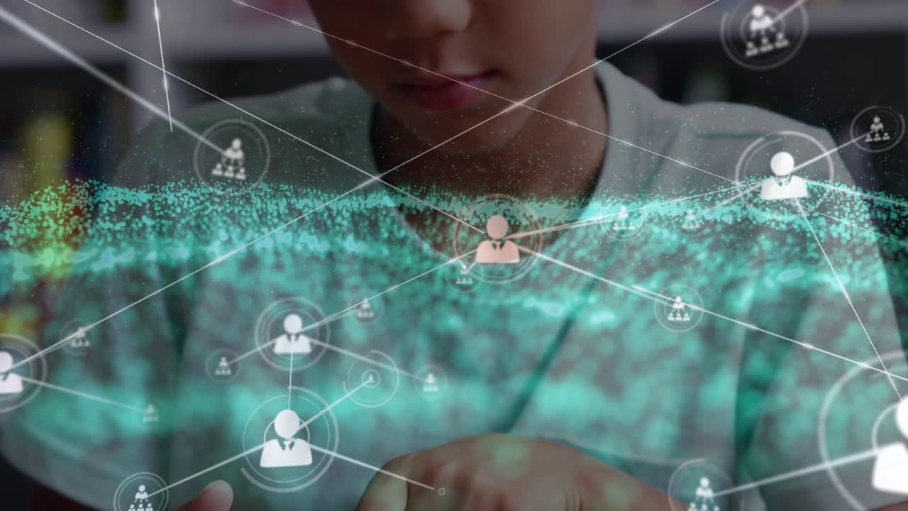 animación de una red de conexiones y brillo sobre un niño biracial usando una tableta