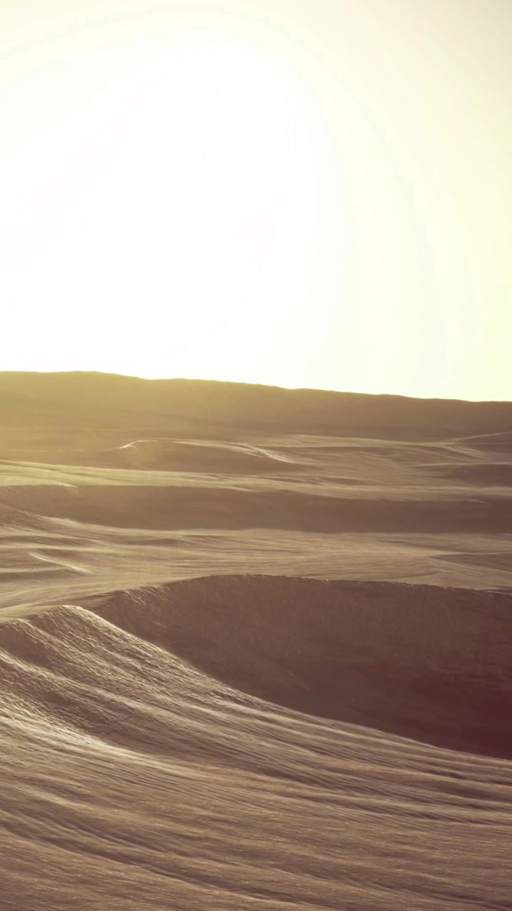 Le sabbie del tempo si spostano sotto il sole splendente in un paesaggio desertico ipnotizzante.